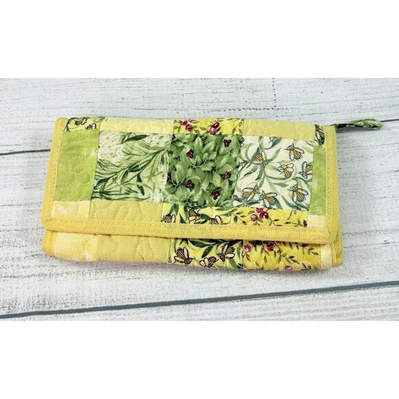 Donna Sharp Quilted Fabric Patchwork Dandelion Print Wallet Clutch Yellow - Picture 1 of 7